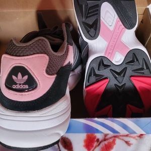 Adidas Youth girls size 5 charcoal ²gray and ponk sneakers.